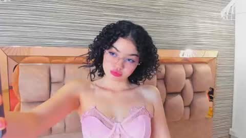 Snapshot of chloe_cortez chatting on 06-13-26, 11:19 chloe online show from 06-13-26, 11:19