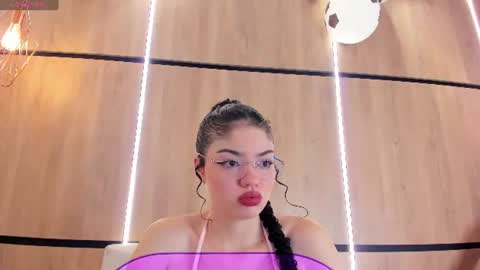 Snapshot of chloe_cortez chatting on 07-02-26, 12:00 chloe online show from 07-02-26, 12:00