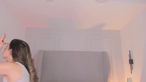 Chloe online show from 12-15-25, 12:09