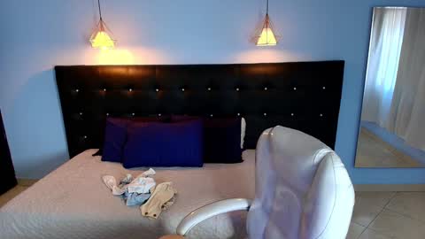 Snapshot of chloe_goddes chatting on 12-23-24, 08:47 CHLOE online show from 12-23-24, 08:47