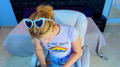 Snapshot of chloe_goddes chatting on 01-02-25, 08:46 CHLOE online show from 01-02-25, 08:46