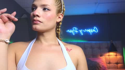 Snapshot of chloe_goddes chatting on 01-04-25, 12:37 CHLOE online show from 01-04-25, 12:37