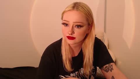 Snapshot of chloe_levine chatting on 09-10-25, 11:16 Chloe Levine online show from 09-10-25, 11:16