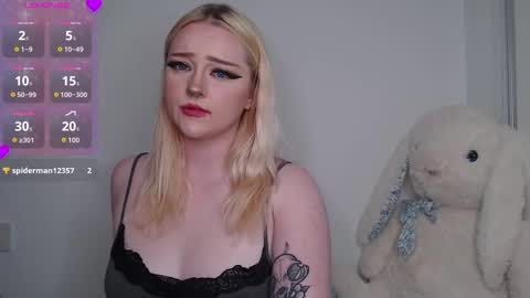 Snapshot of chloe_levine chatting on 09-17-25, 03:19 Chloe Levine online show from 09-17-25, 03:19