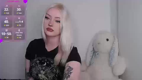 Snapshot of chloe_levine chatting on 09-20-25, 01:28 Chloe Levine online show from 09-20-25, 01:28