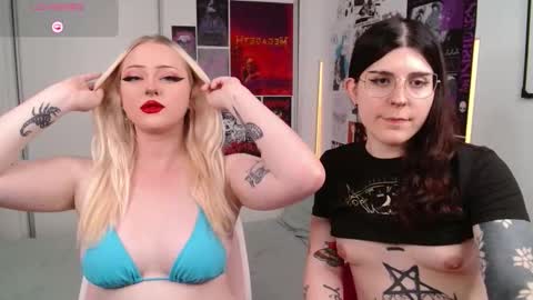 Snapshot of chloe_levine chatting on 02-08-26, 04:10 Chloe Levine online show from 02-08-26, 04:10