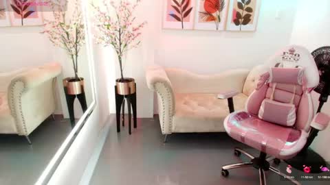 Snapshot of chloe_meoww chatting on 05-14-26, 12:01 Chloe online show from 05-14-26, 12:01