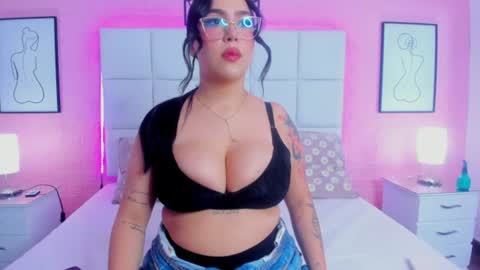 Snapshot of chloe_parker_ chatting on 07-12-26, 08:44 cloe online show from 07-12-26, 08:44