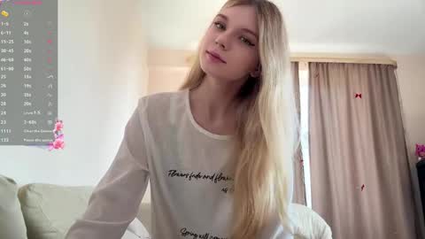 Snapshot of chloe_show chatting on 06-07-26, 10:41 hloe online show from 06-07-26, 10:41