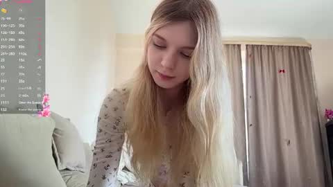 Snapshot of chloe_show chatting on 06-13-26, 11:19 hloe online show from 06-13-26, 11:19