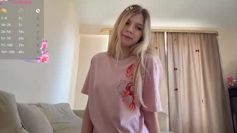 Snapshot of chloe_show chatting on 06-27-26, 11:15 hloe online show from 06-27-26, 11:15