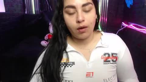 chloe_smith5 online show from 04-14-26, 01:17