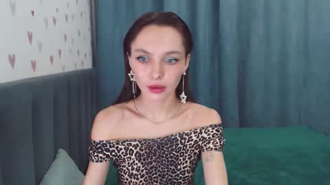 Chloe online show from 10-28-25, 02:31