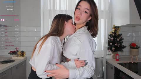 Snapshot of chloealice chatting on 01-09-25, 06:17 Megan and Jeniffer online show from 01-09-25, 06:17