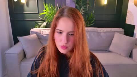 Snapshot of chloeaster chatting on 06-12-26, 01:54 Chloe online show from 06-12-26, 01:54
