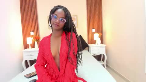 Snapshot of chloebrunnie chatting on 02-11-26, 12:10 CHLOE online show from 02-11-26, 12:10