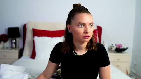 Snapshot of chloecheryy chatting on 06-14-26, 04:25 Chloe online show from 06-14-26, 04:25