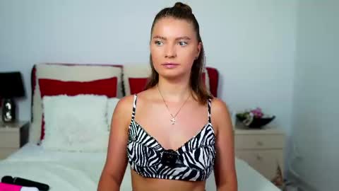 Snapshot of chloecheryy chatting on 07-17-26, 06:20 Chloe online show from 07-17-26, 06:20