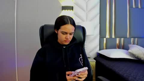Snapshot of chloeharper_ chatting on 06-23-26, 11:52 Chloe Harper online show from 06-23-26, 11:52
