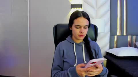 Snapshot of chloeharper_ chatting on 06-25-26, 11:48 Chloe Harper online show from 06-25-26, 11:48