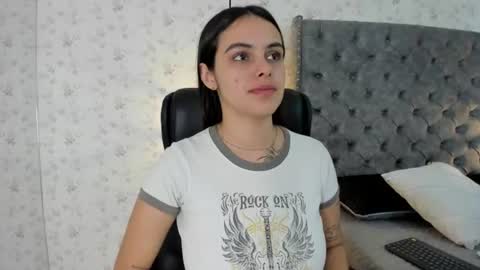 Snapshot of chloeharper_ chatting on 07-18-26, 03:05 Chloe Harper online show from 07-18-26, 03:05