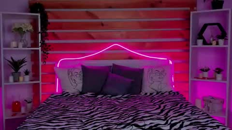 Chloe online show from 12-04-25, 01:15