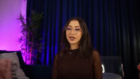 chloemin_ online show from 11-20-25, 05:29