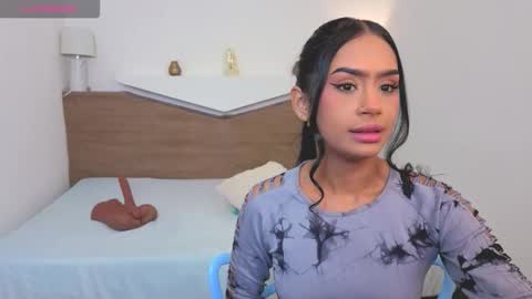 C H L O E online show from 01-15-26, 02:27