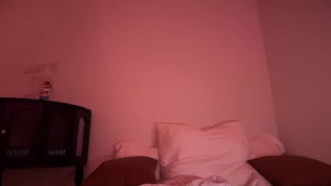 Snapshot of chloeros3e chatting on 10-04-25, 07:56 chloeros3e online show from 10-04-25, 07:56