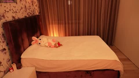 Chloe online show from 02-19-26, 07:21