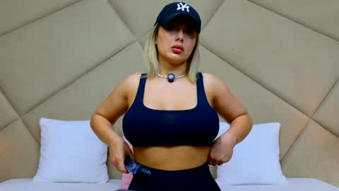 Snapshot of chloevee chatting on 04-30-26, 05:03 Chloe Vee online show from 04-30-26, 05:03