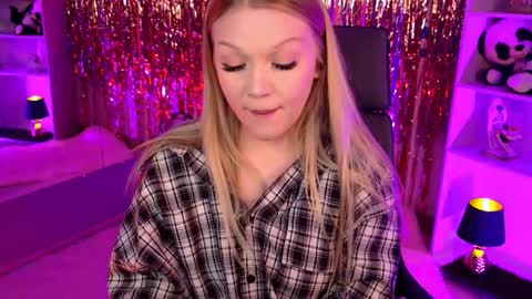 ChloeWight online show from 03-27-26, 04:18