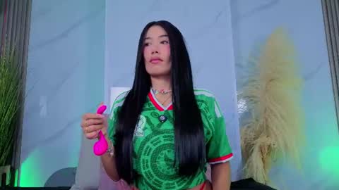 Snapshot of chlooee_ chatting on 06-21-26, 02:25 Chlooe online show from 06-21-26, 02:25