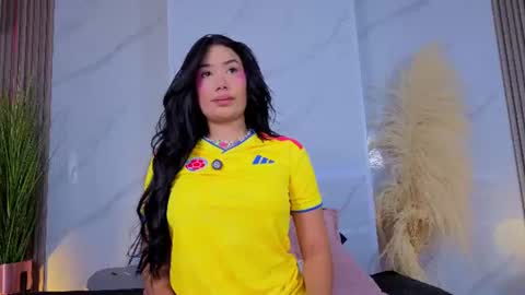 Snapshot of chlooee_ chatting on 06-21-26, 04:20 Chlooe online show from 06-21-26, 04:20