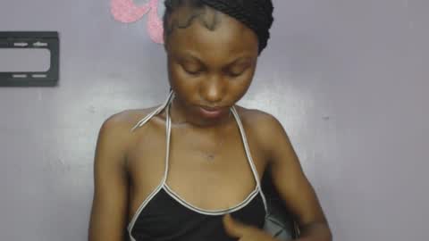 Snapshot of choco_petitqueen chatting on 01-12-25, 03:03 choco_petitqueen online show from 01-12-25, 03:03