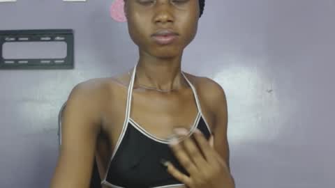 Snapshot of choco_petitqueen chatting on 01-14-25, 06:02 choco_petitqueen online show from 01-14-25, 06:02