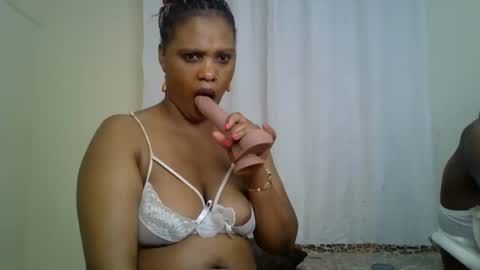 Snapshot of choco_violet chatting on 02-10-25, 08:10 VIOLET online show from 02-10-25, 08:10