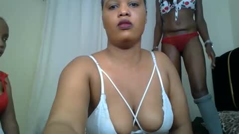 Snapshot of choco_violet chatting on 02-14-25, 05:46 VIOLET online show from 02-14-25, 05:46