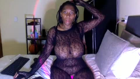 Snapshot of chocolate808 chatting on 07-14-26, 01:52 Exotic Chocolate online show from 07-14-26, 01:52