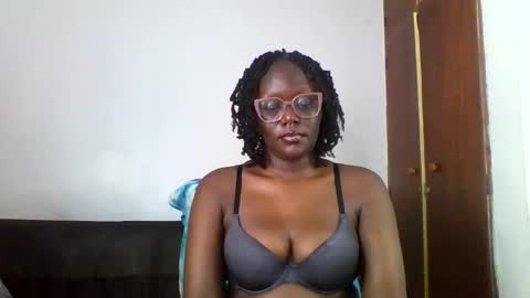 Snapshot of chocolate_enne_ chatting on 11-11-25, 12:49 chocolate babes online show from 11-11-25, 12:49