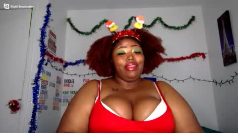 Snapshot of chocolatebunnyxx69 chatting on 12-11-24, 12:44 Melina online show from 12-11-24, 12:44