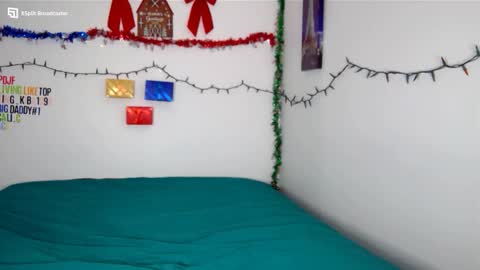 Snapshot of chocolatebunnyxx69 chatting on 12-13-24, 01:37 Melina online show from 12-13-24, 01:37