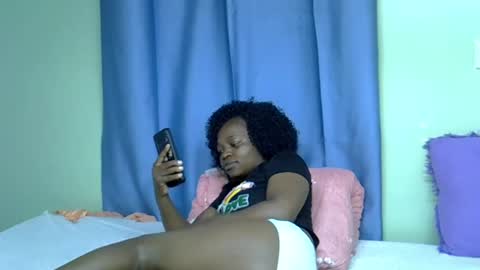 Snapshot of chocolateebonyxo chatting on 06-26-26, 12:48 Chocolate Ebony online show from 06-26-26, 12:48