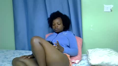 Snapshot of chocolateebonyxo chatting on 07-09-26, 04:05 Chocolate Ebony online show from 07-09-26, 04:05