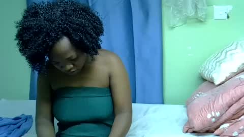 Snapshot of chocolateebonyxo chatting on 07-19-26, 01:42 Chocolate Ebony online show from 07-19-26, 01:42