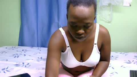 Snapshot of chocolateebonyxo chatting on 07-28-26, 07:26 Chocolate Ebony online show from 07-28-26, 07:26