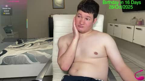 Snapshot of chris___evanss chatting on 10-13-25, 07:14 Chris Evens online show from 10-13-25, 07:14