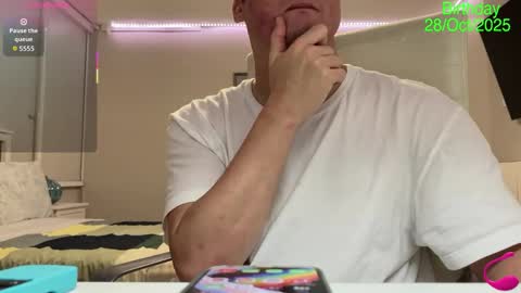 Snapshot of chris___evanss chatting on 10-20-25, 02:12 Chris Evens online show from 10-20-25, 02:12