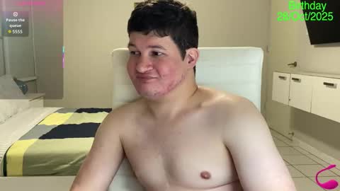 Snapshot of chris___evanss chatting on 10-20-25, 04:18 Chris Evens online show from 10-20-25, 04:18