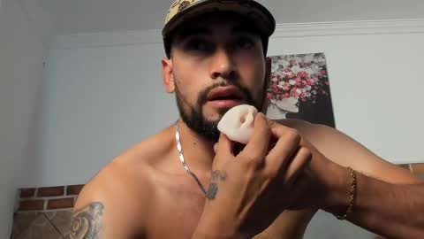 Snapshot of chris_kizz chatting on 12-19-24, 06:45 chris_kizz online show from 12-19-24, 06:45